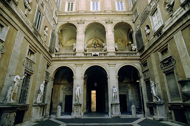 Palazzo Mattei, dove vissero Caravaggio e Leopardi