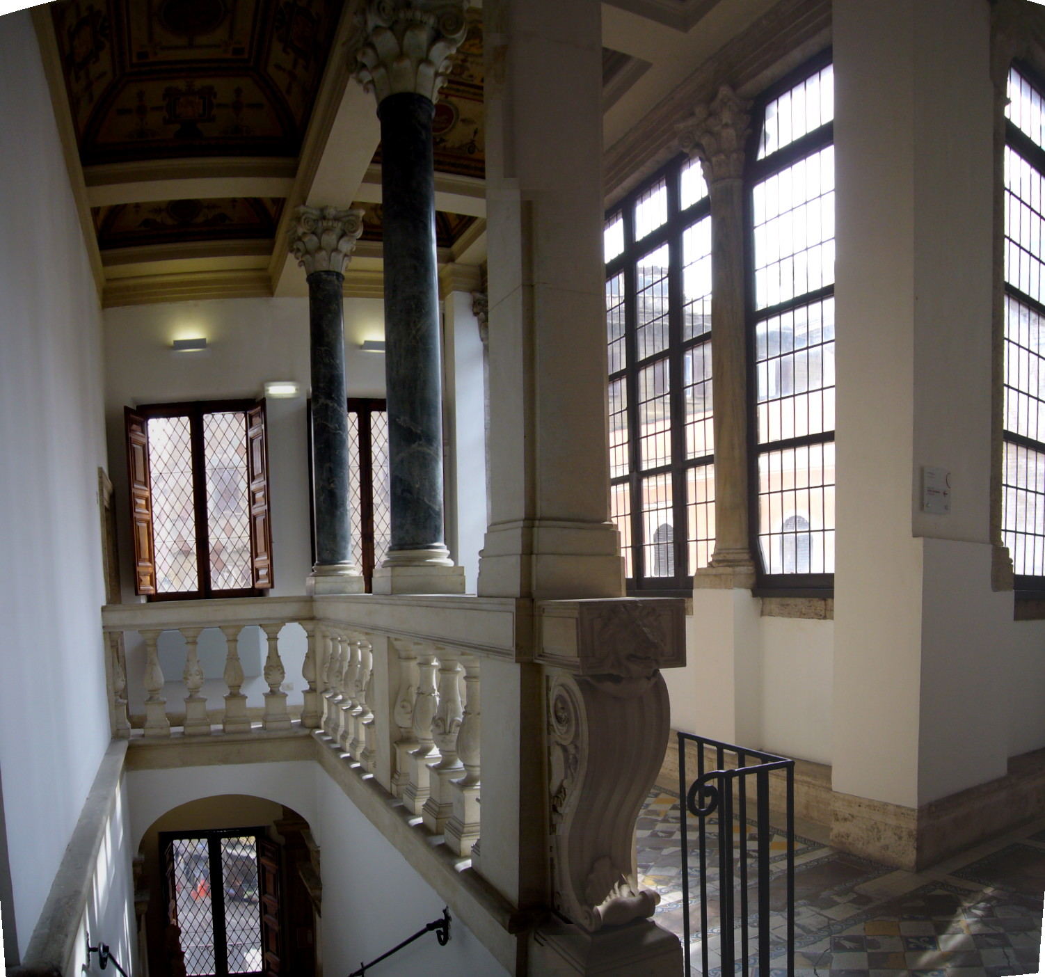 Palazzo Farnesina ai Baullari/Museo Barracco: l’arte classica in una costruzione unica a Roma