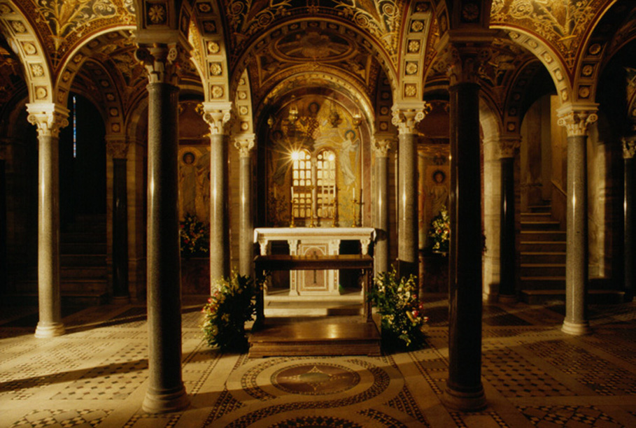 Visita a Santa Cecilia: dalla cripta di 2000 anni alla Chiesa ricca di capolavori